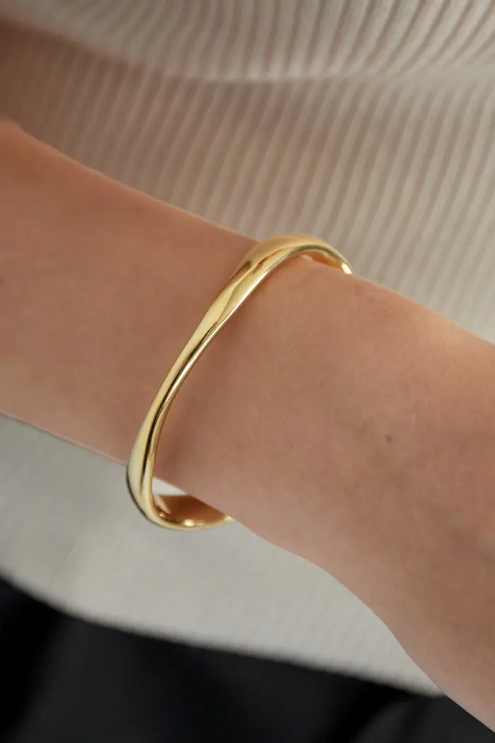 Bangle bracelet