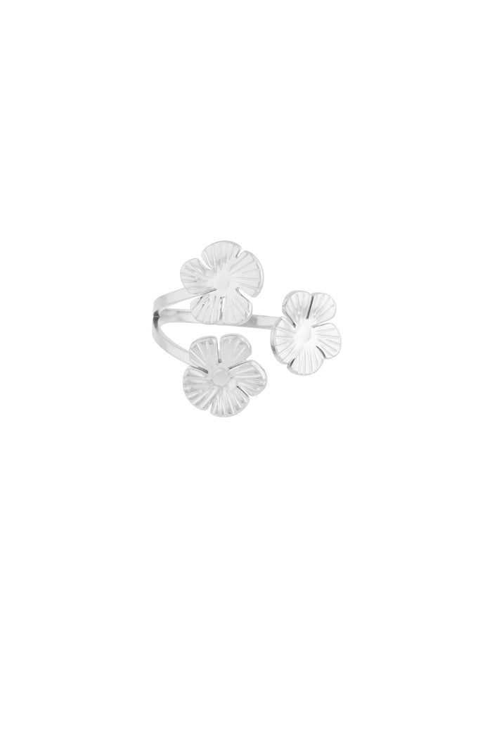 Floral trio ring